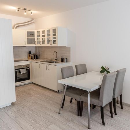 Spacious Terrace Apartment With Free Private Parking Prága Kültér fotó
