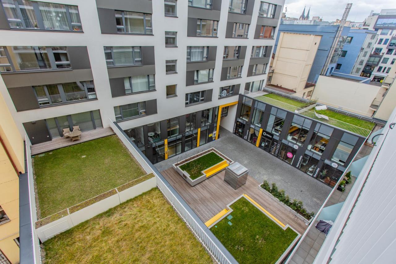 Spacious Terrace Apartment With Free Private Parking Prága Kültér fotó