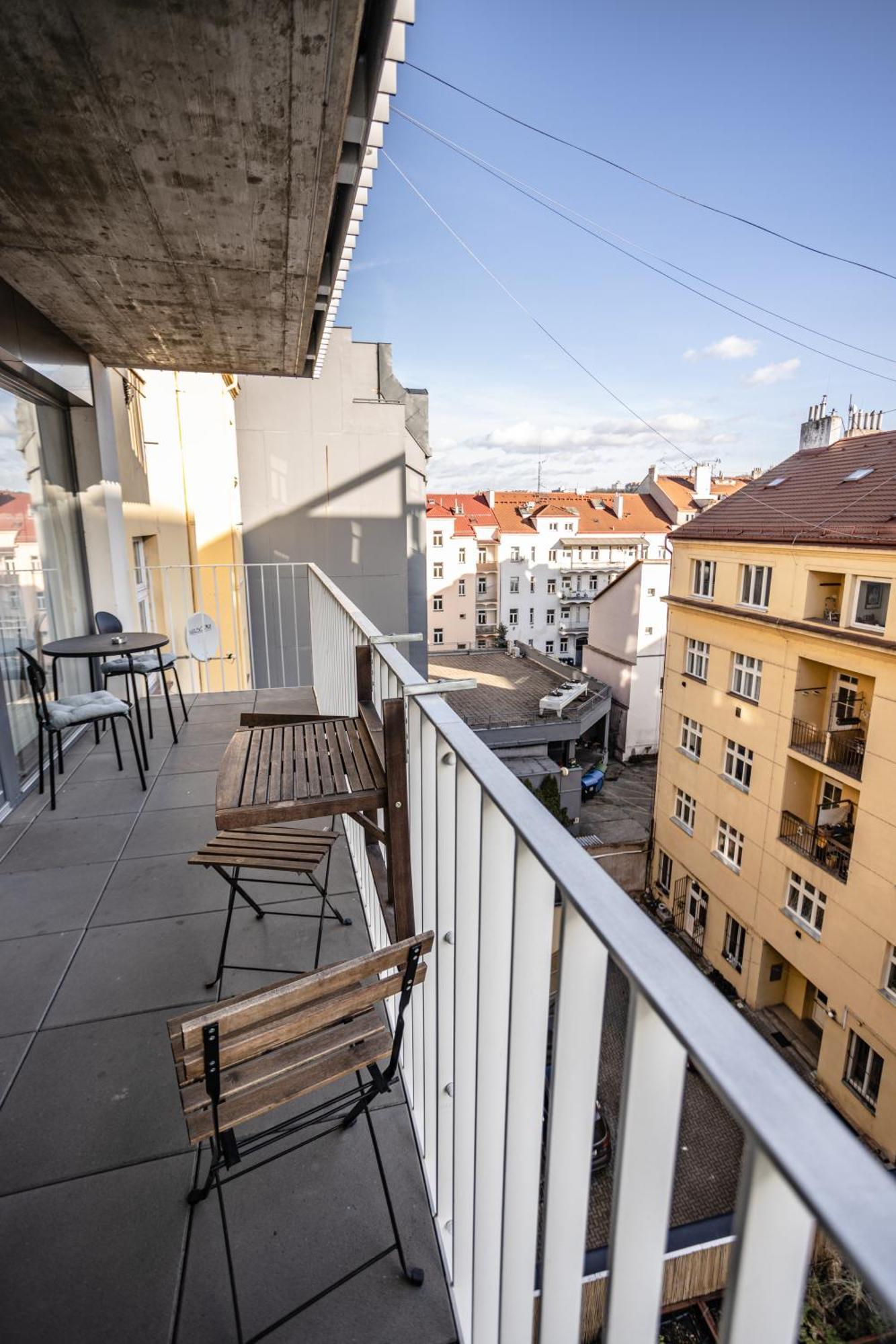 Spacious Terrace Apartment With Free Private Parking Prága Kültér fotó